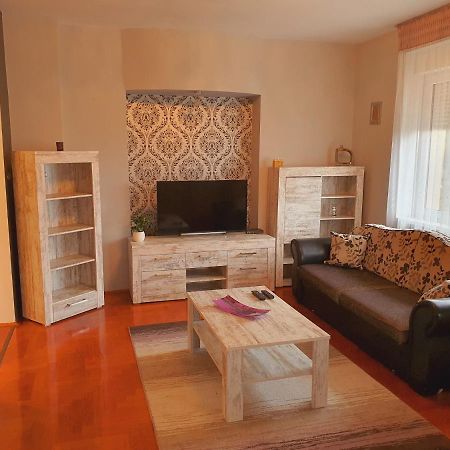 Adel Apartman ミシュコルツ エクステリア 写真