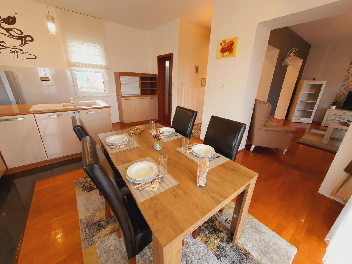 Adel Apartman ミシュコルツ エクステリア 写真