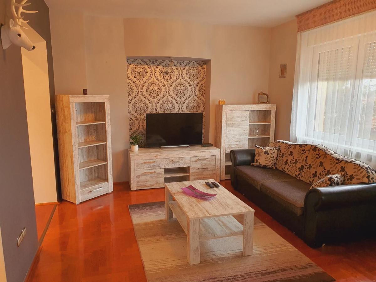 Adel Apartman ミシュコルツ エクステリア 写真