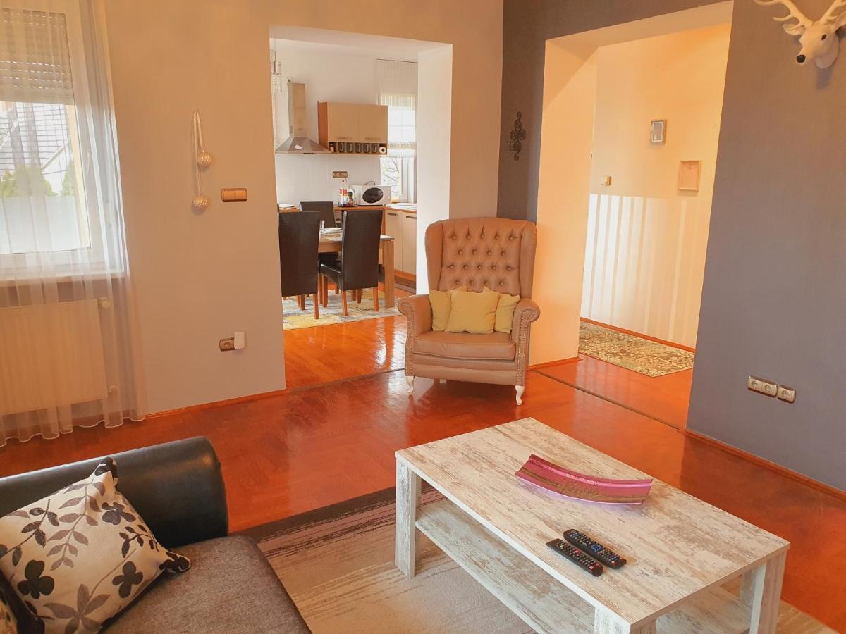 Adel Apartman ミシュコルツ エクステリア 写真