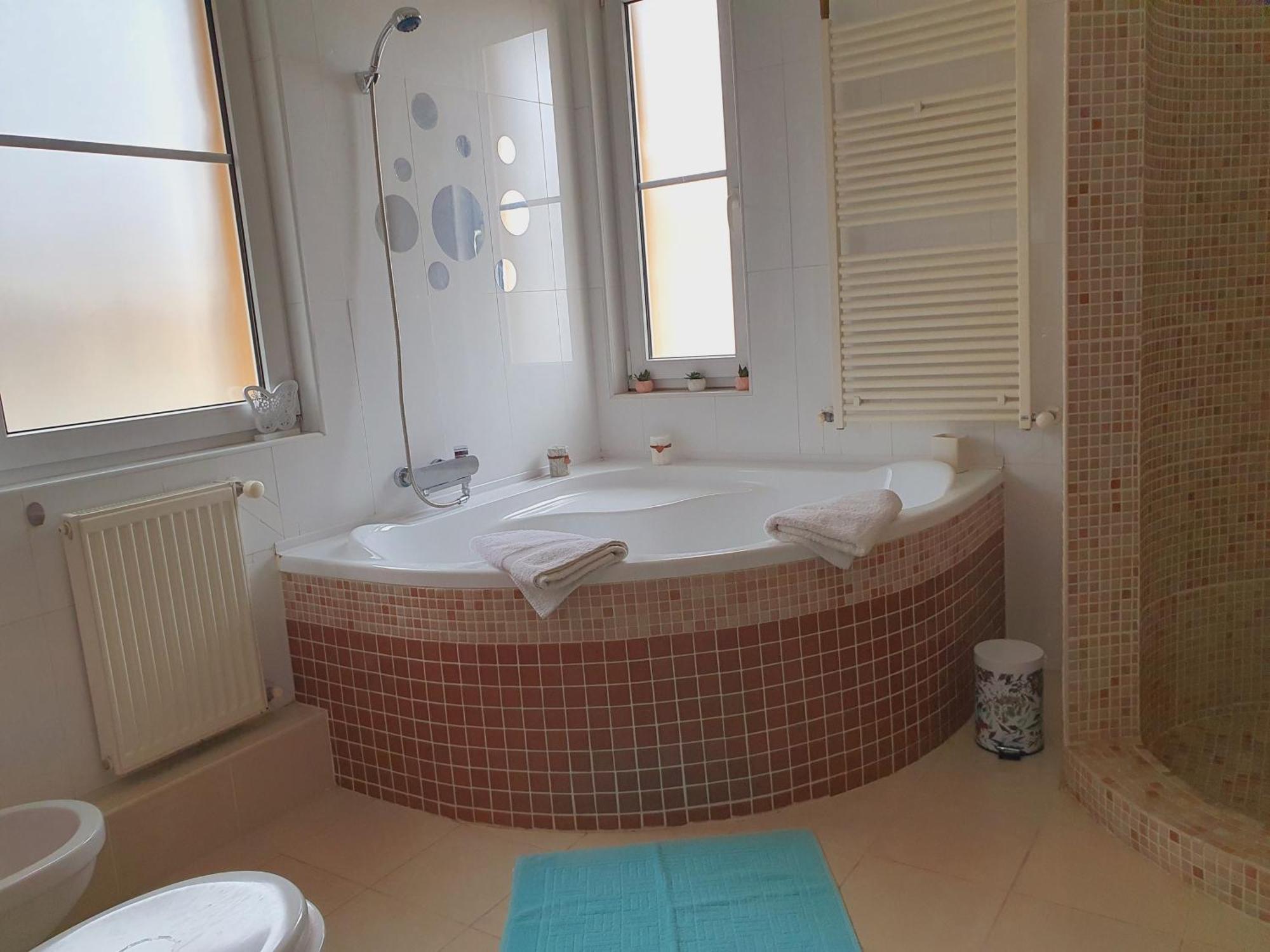 Adel Apartman ミシュコルツ エクステリア 写真